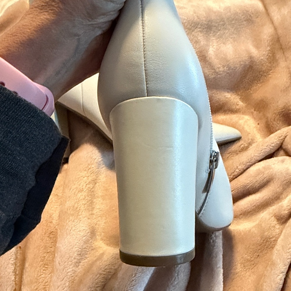 Marc Fisher Ivory Pointed Toe Block Heel Ankle Boots, size 7.5 - Picture 3 of 7